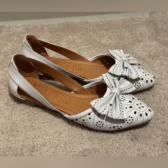 Spring Step Bowtiful Flat - Picture 2 of 8